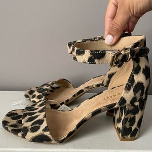 Old Navy chunky heel sandals size 7 brand new